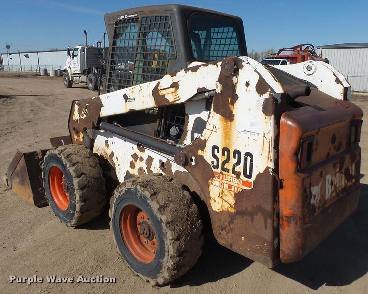 image for item EF9516 2005 Bobcat S220 skid steer