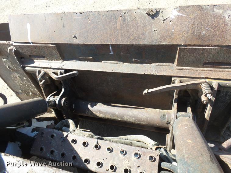 image for item EF9516 2005 Bobcat S220 skid steer