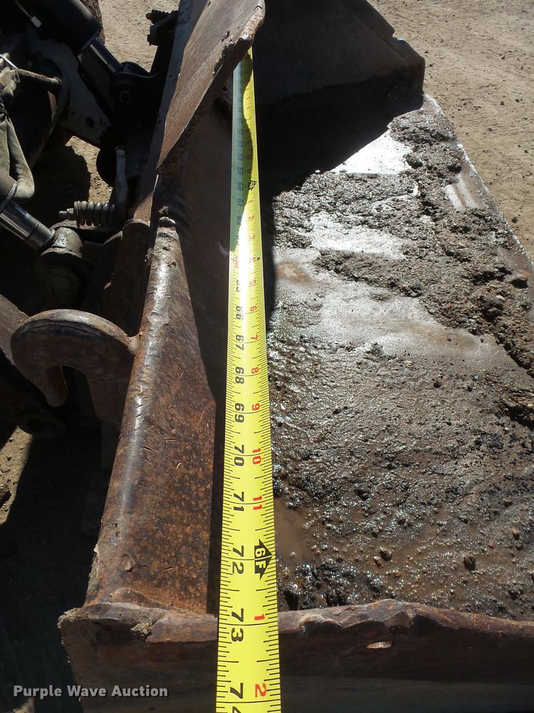 image for item EF9516 2005 Bobcat S220 skid steer