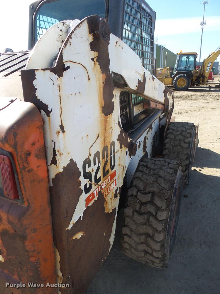 image for item EF9516 2005 Bobcat S220 skid steer