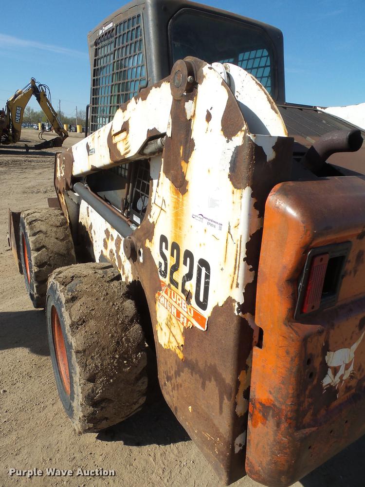 image for item EF9516 2005 Bobcat S220 skid steer