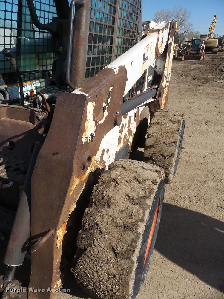 image for item EF9516 2005 Bobcat S220 skid steer