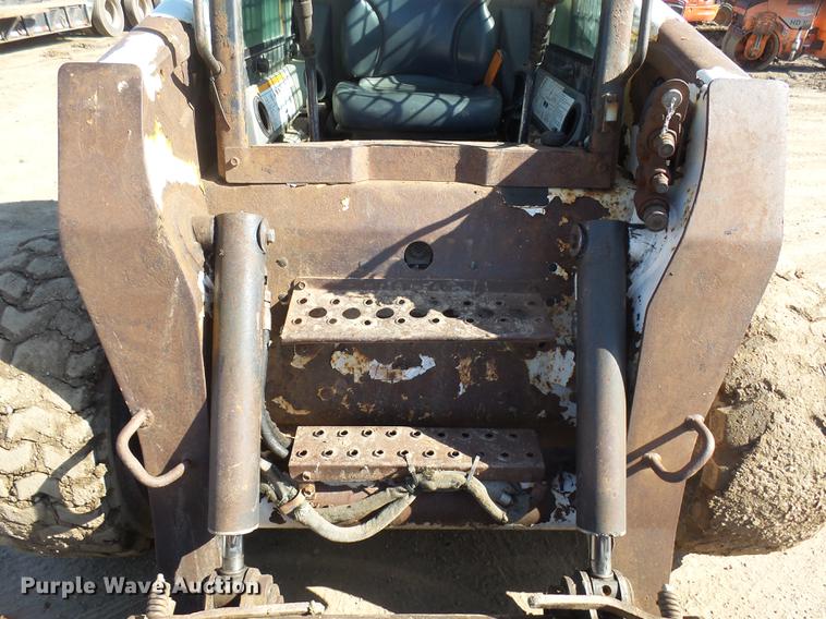 image for item EF9516 2005 Bobcat S220 skid steer