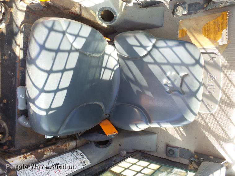 image for item EF9516 2005 Bobcat S220 skid steer