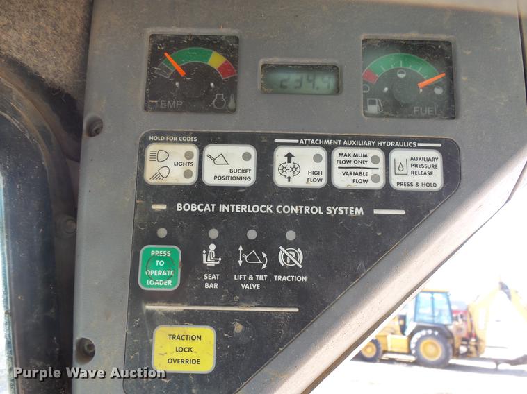 image for item EF9516 2005 Bobcat S220 skid steer
