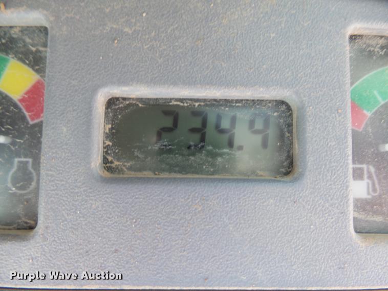 image for item EF9516 2005 Bobcat S220 skid steer