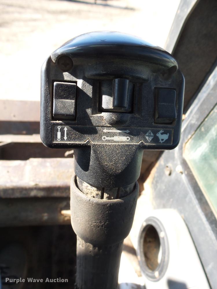 image for item EF9516 2005 Bobcat S220 skid steer