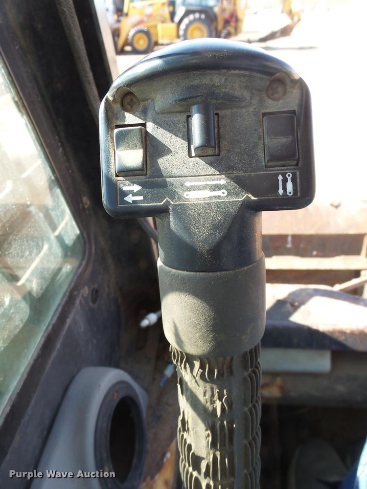 image for item EF9516 2005 Bobcat S220 skid steer