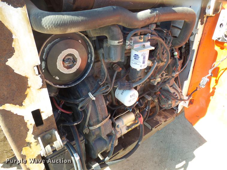 image for item EF9516 2005 Bobcat S220 skid steer