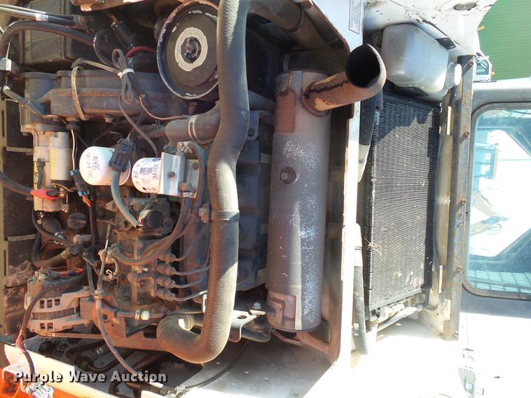 image for item EF9516 2005 Bobcat S220 skid steer