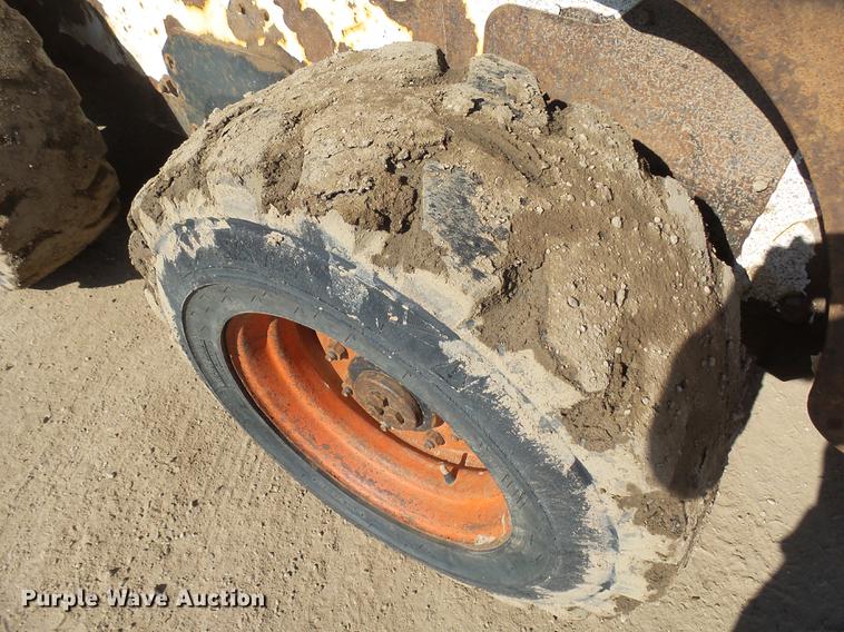 image for item EF9516 2005 Bobcat S220 skid steer