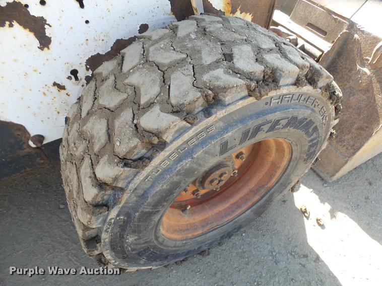 image for item EF9516 2005 Bobcat S220 skid steer