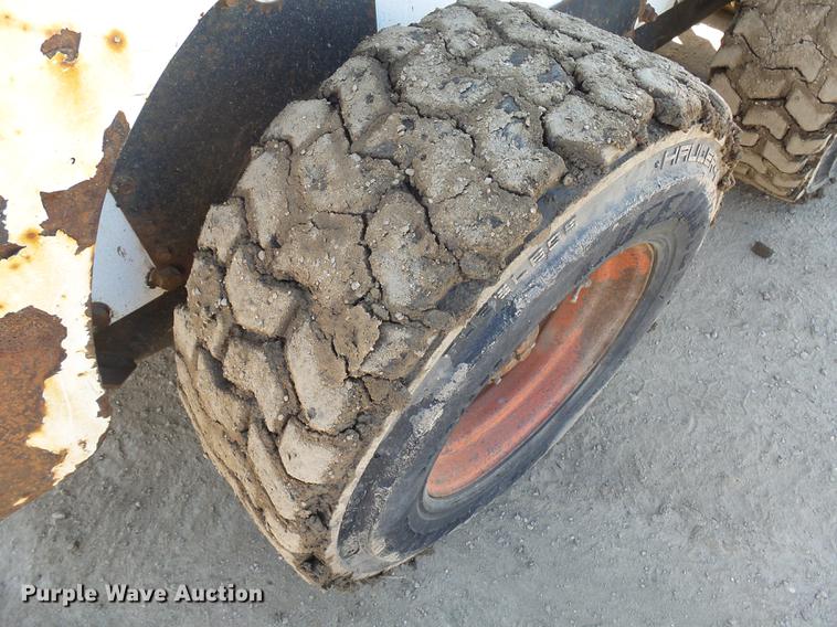 image for item EF9516 2005 Bobcat S220 skid steer