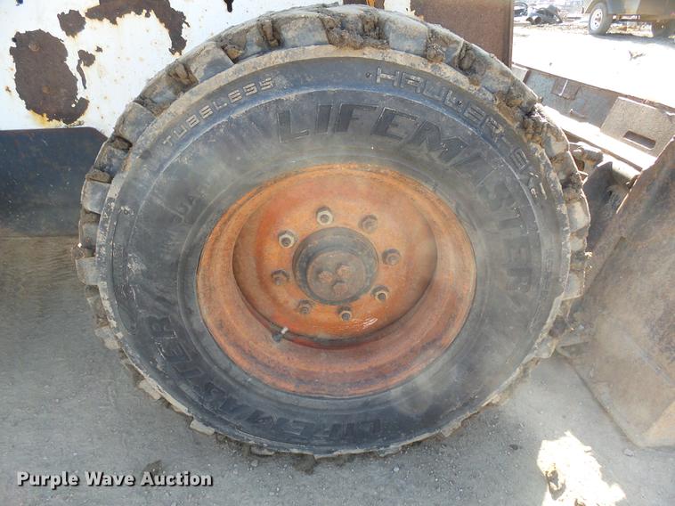 image for item EF9516 2005 Bobcat S220 skid steer