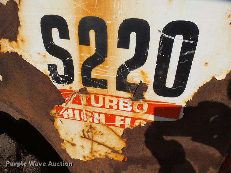 image for item EF9516 2005 Bobcat S220 skid steer