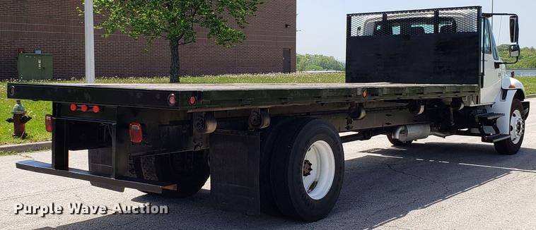 image for item EN9924 2007 International 4200 flatbed truck