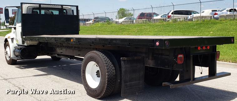 image for item EN9924 2007 International 4200 flatbed truck