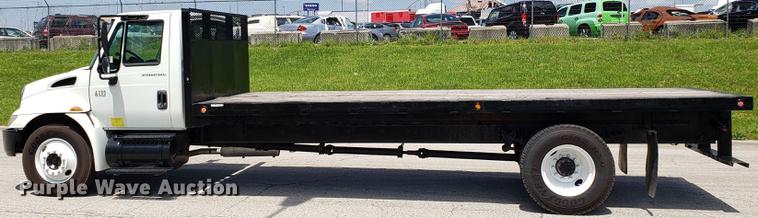 image for item EN9924 2007 International 4200 flatbed truck
