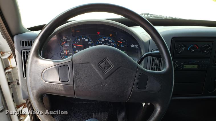 image for item EN9924 2007 International 4200 flatbed truck