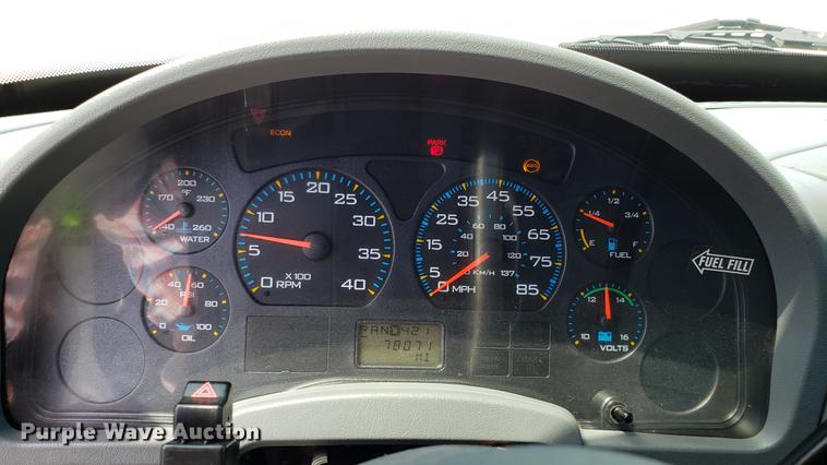 image for item EN9924 2007 International 4200 flatbed truck