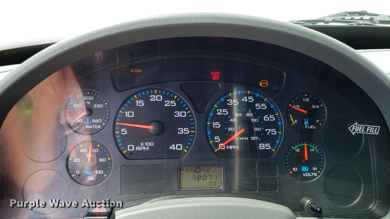 image for item EN9924 2007 International 4200 flatbed truck