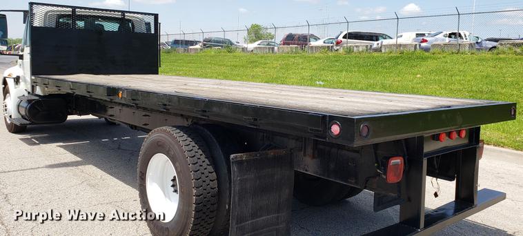 image for item EN9924 2007 International 4200 flatbed truck