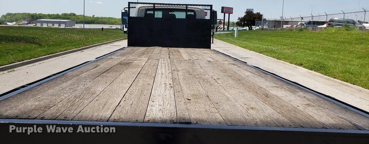 image for item EN9924 2007 International 4200 flatbed truck