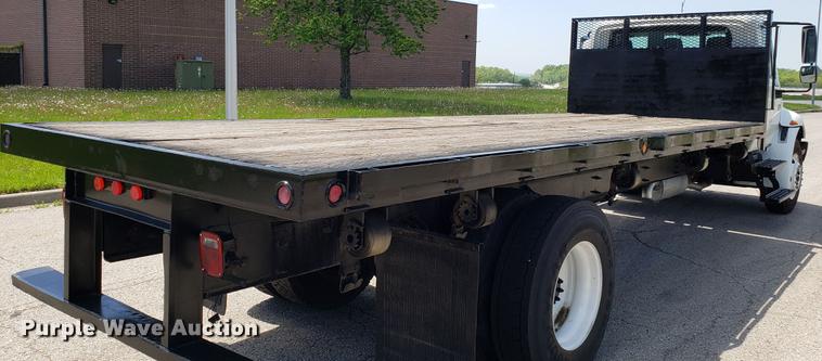 image for item EN9924 2007 International 4200 flatbed truck