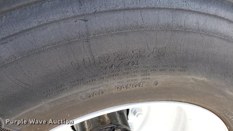 image for item EN9924 2007 International 4200 flatbed truck