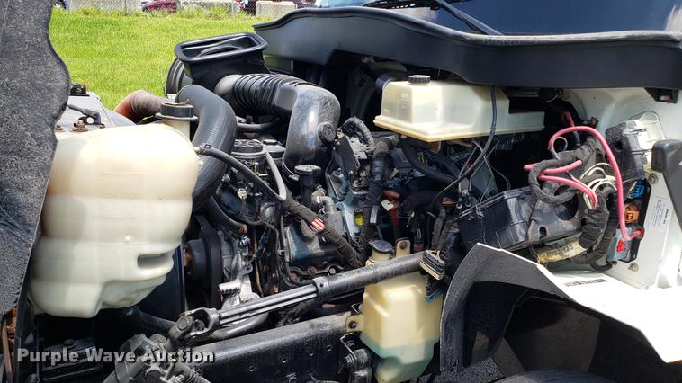 image for item EN9924 2007 International 4200 flatbed truck