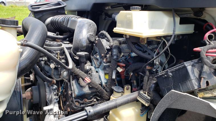 image for item EN9924 2007 International 4200 flatbed truck