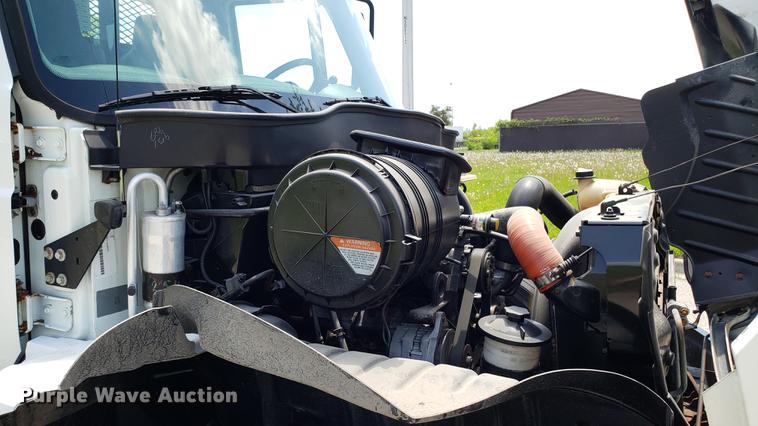 image for item EN9924 2007 International 4200 flatbed truck