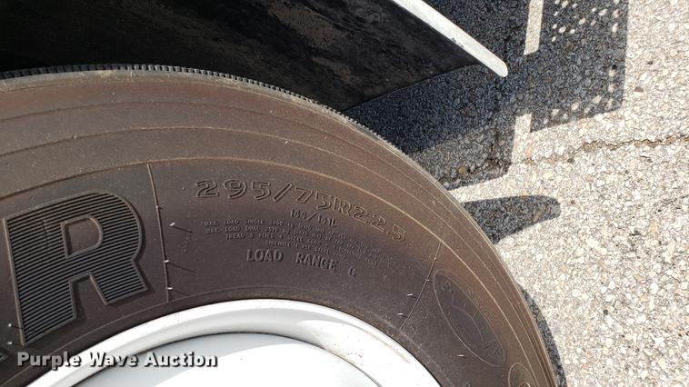 image for item EN9924 2007 International 4200 flatbed truck