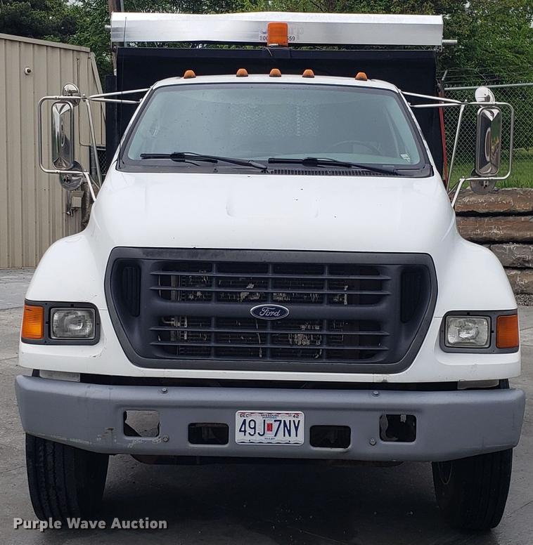 image for item EN9933 2000 Ford F750 Super Duty dump truck