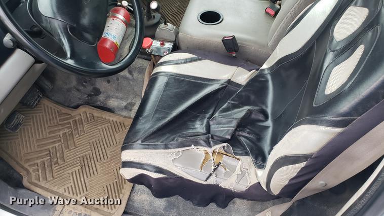 image for item EN9933 2000 Ford F750 Super Duty dump truck