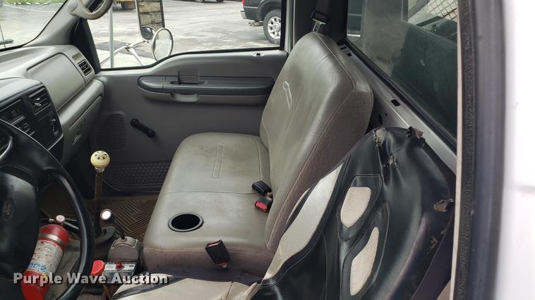 image for item EN9933 2000 Ford F750 Super Duty dump truck