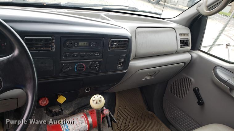 image for item EN9933 2000 Ford F750 Super Duty dump truck