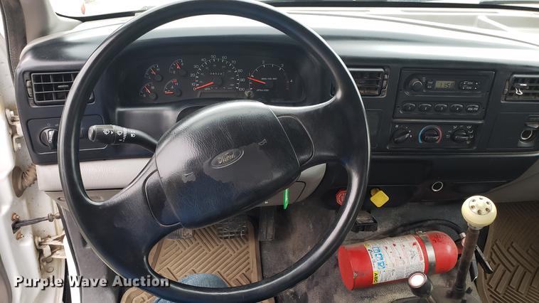 image for item EN9933 2000 Ford F750 Super Duty dump truck