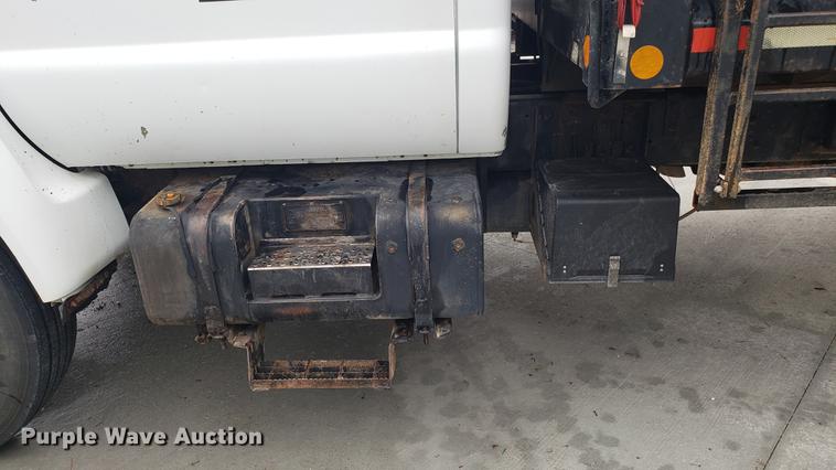 image for item EN9933 2000 Ford F750 Super Duty dump truck