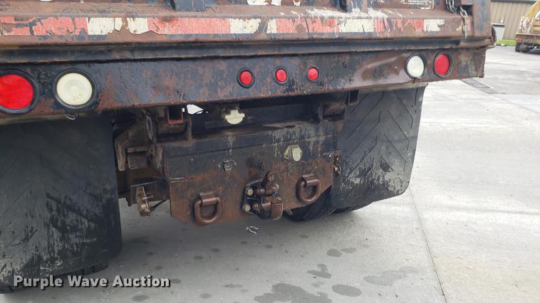 image for item EN9933 2000 Ford F750 Super Duty dump truck