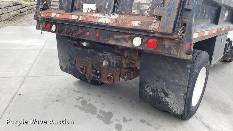 image for item EN9933 2000 Ford F750 Super Duty dump truck