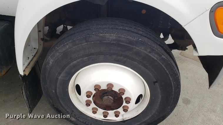 image for item EN9933 2000 Ford F750 Super Duty dump truck