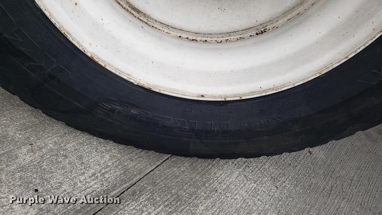 image for item EN9933 2000 Ford F750 Super Duty dump truck