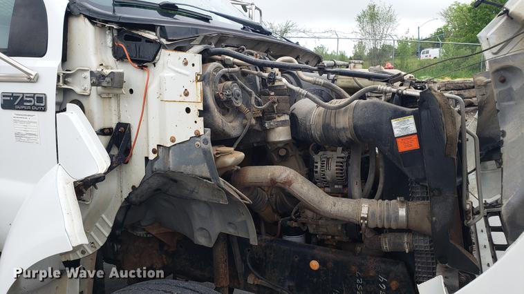 image for item EN9933 2000 Ford F750 Super Duty dump truck