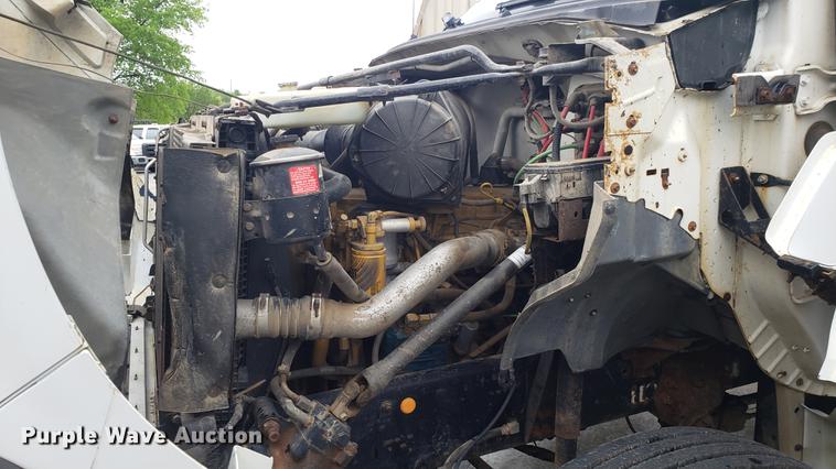 image for item EN9933 2000 Ford F750 Super Duty dump truck