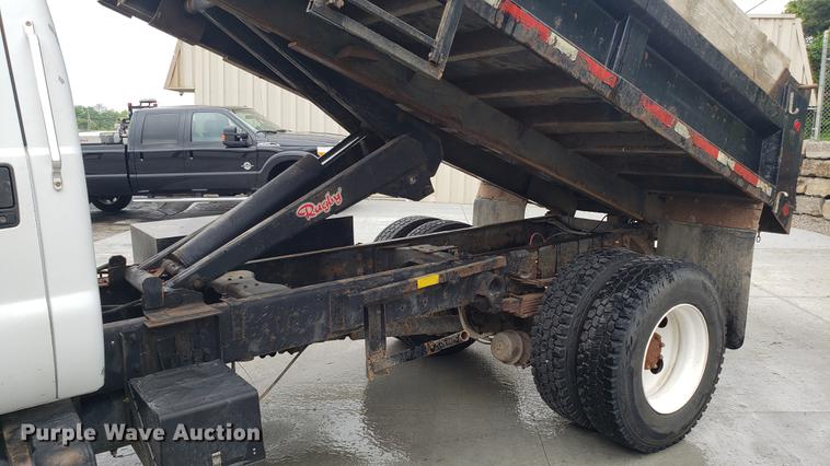 image for item EN9933 2000 Ford F750 Super Duty dump truck