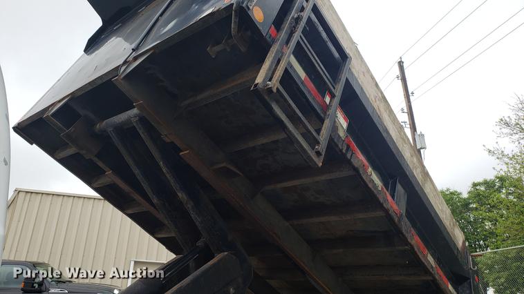 image for item EN9933 2000 Ford F750 Super Duty dump truck
