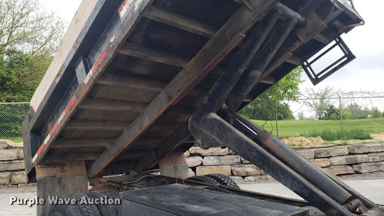 image for item EN9933 2000 Ford F750 Super Duty dump truck