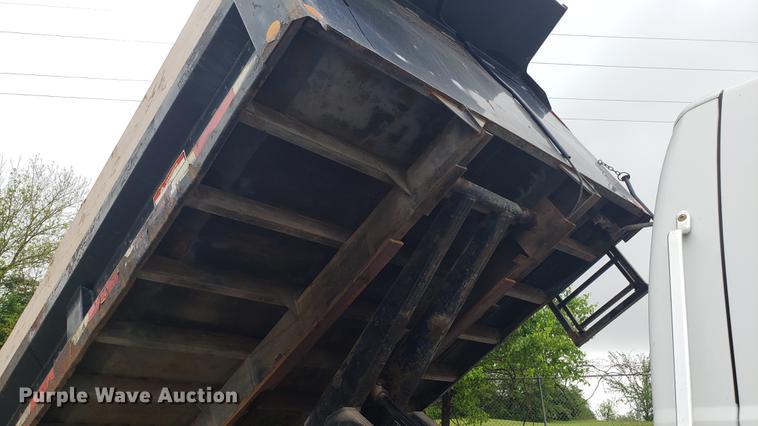 image for item EN9933 2000 Ford F750 Super Duty dump truck