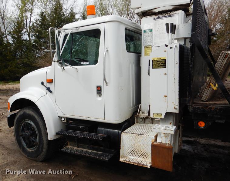 image for item FA9279 1991 International 4700 crane truck